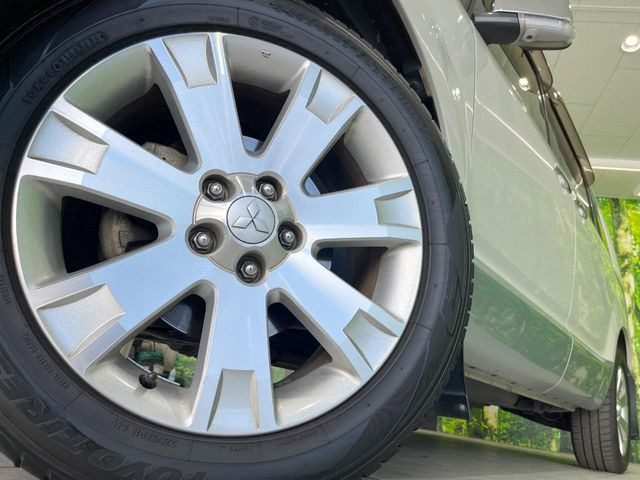 �y����18�C���`�A���~�z�C�[���z�O�ςɃ}�b�`���������A���~�z�C�[���𑕒����Ă���܂��B�e��ЊO�A���~�z�C�[����A�X�^�b�h���X�^�C�����戵�����Ă���܂��B���񂲑��k����������