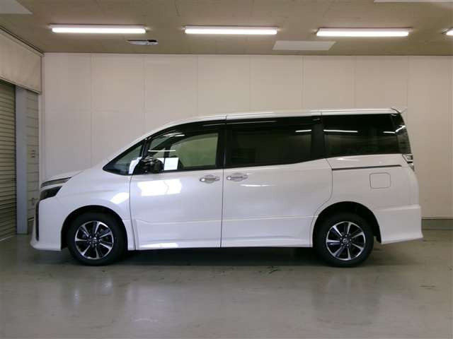 ヴォクシー2.0 ZS 煌III 4WD