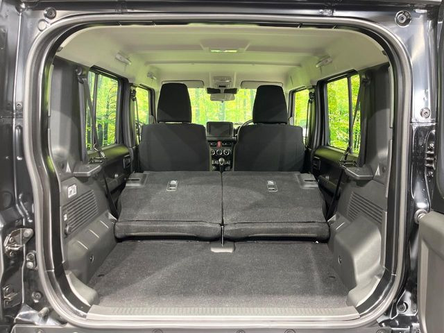 ���i�̂���������ʋ΁A���}���ɏ\���ȉ׎��X�y�[�X���m�ۂ��Ă���܂��B�Z�J���h�V�[�g��|���ƁA�傫�ȉו��̐ύڂ��\�ł���