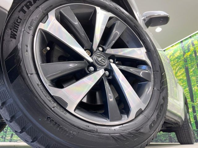 �y����18�C���`�A���~�z�C�[���z�O�ςɃ}�b�`���������A���~�z�C�[���𑕒����Ă���܂��B�e��ЊO�A���~�z�C�[����A�X�^�b�h���X�^�C�����戵�����Ă���܂��B���񂲑��k����������