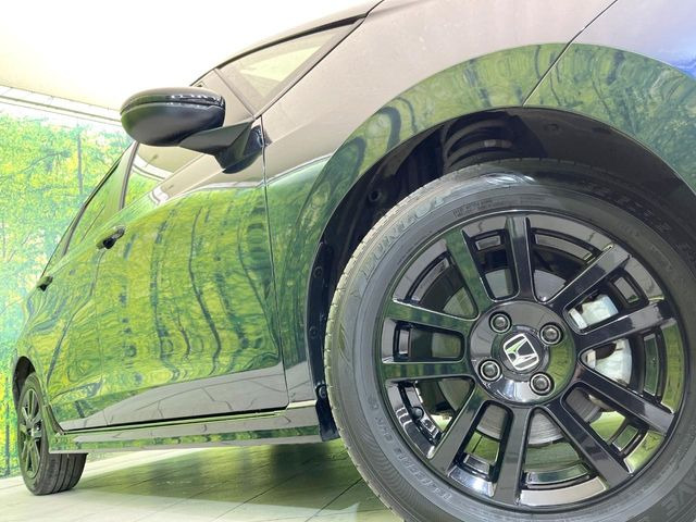 �y����15�C���`�A���~�z�C�[���z�O�ςɃ}�b�`���������A���~�z�C�[���𑕒����Ă���܂��B�e��ЊO�A���~�z�C�[����A�X�^�b�h���X�^�C�����戵�����Ă���܂��B���񂲑��k����������