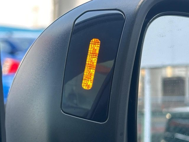 �y�����r�[�N���f�B�e�B�N�V�����z���s���A�h�A�~���[�̎��p�ɂȂ�₷���ӏ��Ɍ㑱�Ԃ��ڋ߂���ƃT�C�h�~���[�t�߂Ɍx����\���A�h���C�o�[�ɒ��ӊ��N�ƁA����̍ۂ̓n���h��������A�V�X�g�����܂��B