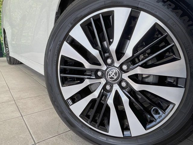 �y����18�C���`�A���~�z�C�[���z�O�ςɃ}�b�`���������A���~�z�C�[���𑕒����Ă���܂��B�e��ЊO�A���~�z�C�[����A�X�^�b�h���X�^�C�����戵�����Ă���܂��B���񂲑��k����������