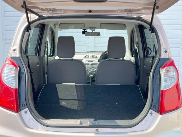 ���i�̂���������ʋ΁A���}���ɏ\���ȉ׎��X�y�[�X���m�ۂ��Ă���܂��B�Z�J���h�V�[�g��|���ƁA�傫�ȉו��̐ύڂ��\�ł���