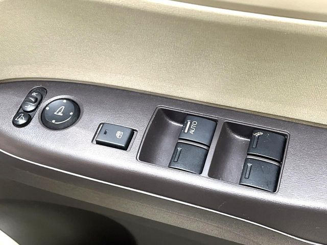 �y�d���i�[�~���[�z�T�C�h�~���[�͓d���i�[���ƂȂ��Ă���A�������ԏ�ł��L�Y�������X�N��}�����܂��B