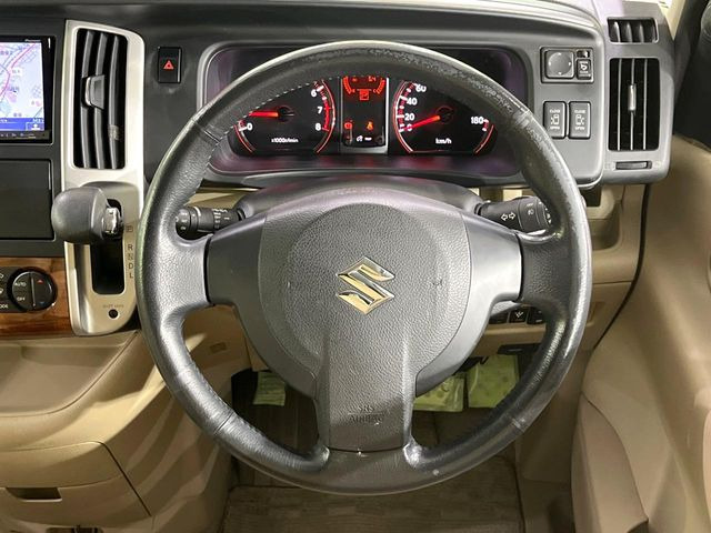 �y�����v�����X�e�A�����O�z�㎿�Ȋv���g�p���邱�ƂŁA��ɂ����������݂ƂĂ��^�]���₷���n���h���ł���