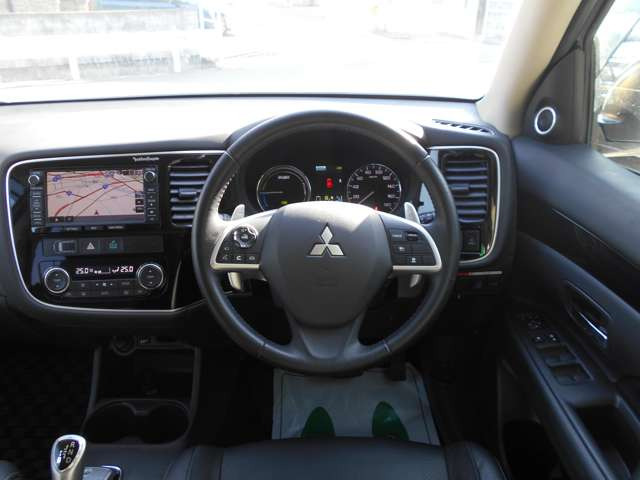 アウトランダーPHEV2.0 G プレミアムパッケージ 4WD