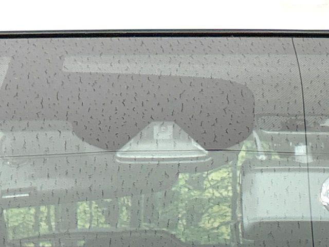 �y�G�}�[�W�F���V�[�u���[�L�z���s���ɑO���̎ԗ�����F�����A�Փ˂������Ȏ��͌x��ƃu���[�L�ŏՓˉ���Ɣ�Q�y�����A�V�X�g�B�����S�Ƀh���C�u�����y���݂��������܂��B