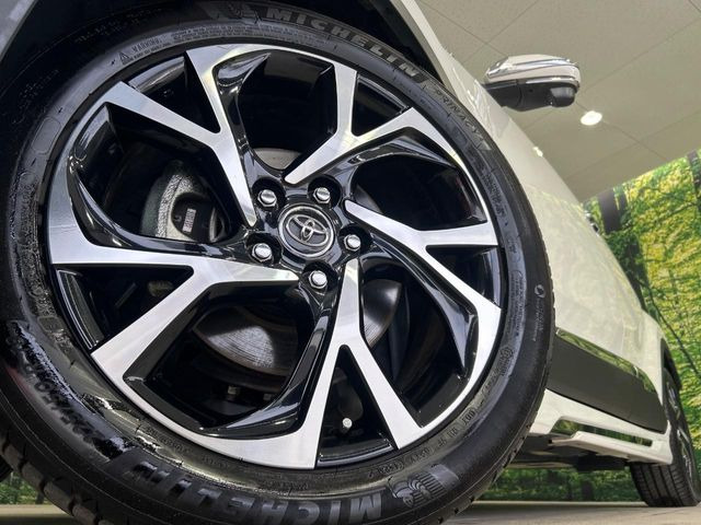 �y����18�C���`�A���~�z�C�[���z�O�ςɃ}�b�`���������A���~�z�C�[���𑕒����Ă���܂��B�e��ЊO�A���~�z�C�[����A�X�^�b�h���X�^�C�����戵�����Ă���܂��B���񂲑��k����������