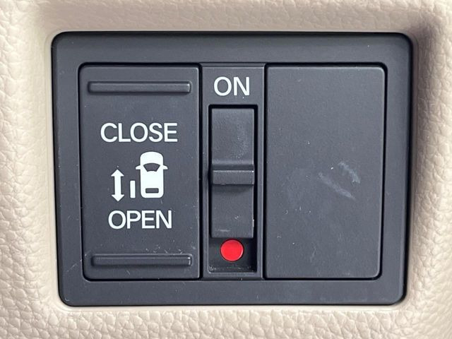 【パワースライドドア】スマートキーや運転席のスイッチでスライドドアの開閉が可能♪電動だから力を入れてドアを開ける必要が無く、小さいお子様でも、重い荷物を持っている時もラクに開け閉めできます♪