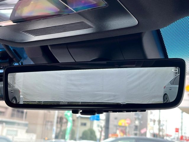 【デジタルインナーミラー】後席の大きな荷物や同乗者で後方が確認しづらい時でも安心!カメラが撮影した車両後方の映像をルームミラー内に表示。クリアな視界で状況の確認が可能です!