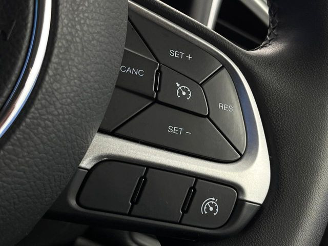 ���I�[�g�N���[�Y�R���g���[��:�������H�⎩���Ԑ�p���H���ɂāA�葬���q���\�ƂȂ�֗��ȋ@�\�ł��B�������ړ��̍ۂł����ɂ����֗��ɂ��g�����������܂���