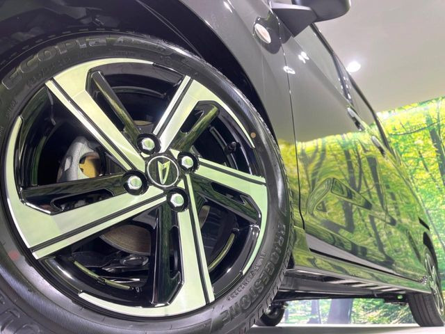 �y����15�C���`�A���~�z�C�[���z�O�ςɃ}�b�`���������A���~�z�C�[���𑕒����Ă���܂��B�e��ЊO�A���~�z�C�[����A�X�^�b�h���X�^�C�����戵�����Ă���܂��B���񂲑��k����������