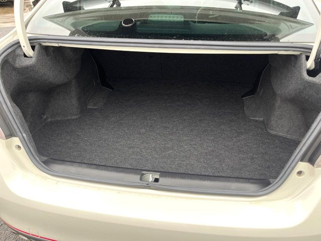 ラゲッジルームは、大容量のスペースを確保。普段のお買い物からレジャーまで、幅広く活躍してくれます!また、リアシートを倒すことでバリエーション豊かにお使いいただけます。