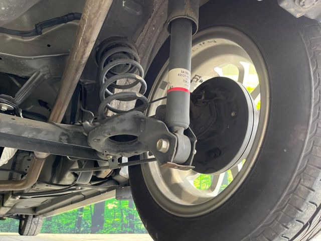 お車を安心してお乗りいただく為には、足回りの定期点検が欠かせません。サービスサポート(有償保証)では無料点検もご提供しており、安心のカーライフをお過ごしいただけるサポート体制が整っています。