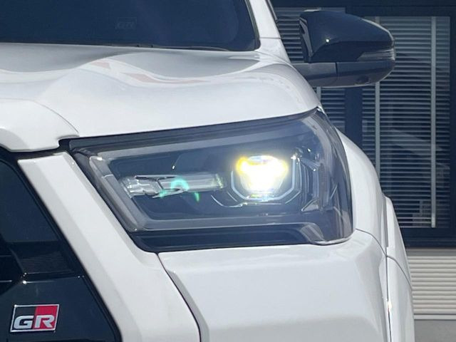 �yLED�w�b�h���C�g�z���V����ԑ��s�����ǍD�Ȏ��E���m�ۂ����S���ĉ^�]�ł��鍂�P�xLED�w�b�h���C�g�𑕔�!�_�����x�������A����d�͂��}�����Ă��܂��B