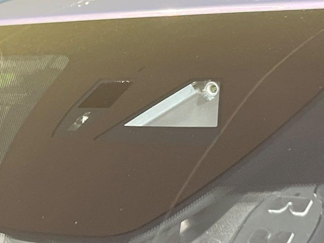 �y�X�}�[�g�u���[�L�T�|�[�g�z���s���ɑO���̎ԗ�����F�����A�Փ˂������Ȏ��͌x��ƃu���[�L�ŏՓˉ���Ɣ�Q�y�����A�V�X�g�B�����S�Ƀh���C�u�����y���݂��������܂��B