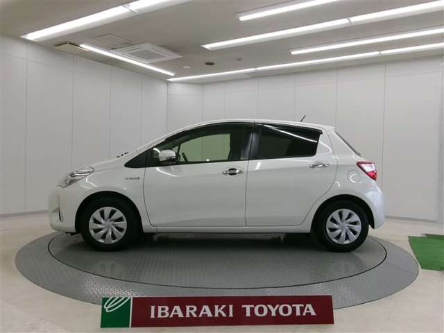 ヴィッツ1.5 ハイブリッド F セーフティ エディションIII