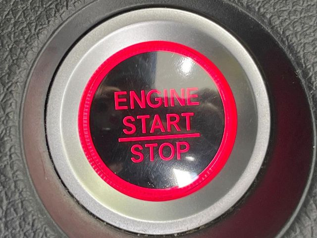 �yHonda�X�}�[�g�L�[�z�J�o����|�P�b�g�ɓ��ꂽ�܂܂ł��h�A�̎{���E�������\�ȃX�}�[�g�L�[�𑕔��B�G���W���̃I���E�I�t�����J�M�����o���K�v����������Ƃ��Ă��֗��ł���