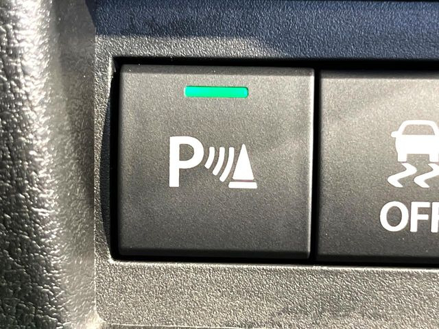 【クリアランスソナー】バンパーに付いたセンサーが障害物を検知!一定の距離に近づくとアラートで教えてくれます♪狭い駐車スペースや車庫入れ時も安心ですね☆