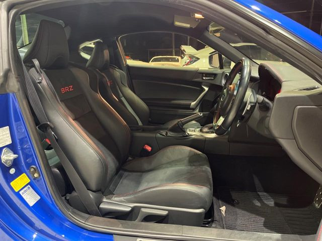 �y�n�[�t���U�[�V�[�g�z�������ƍ���S�n�𗼗������l�C�̃V�[�g���w�ʁE���ʂ̃t�@�u���b�N�f�ނ́A�ʋC���̗ǂ��⊊��ɂ����ɗD��Ă��܂��B�C���╞���ɍ��E���ꂸ���K�ɂ���肢�������܂��B