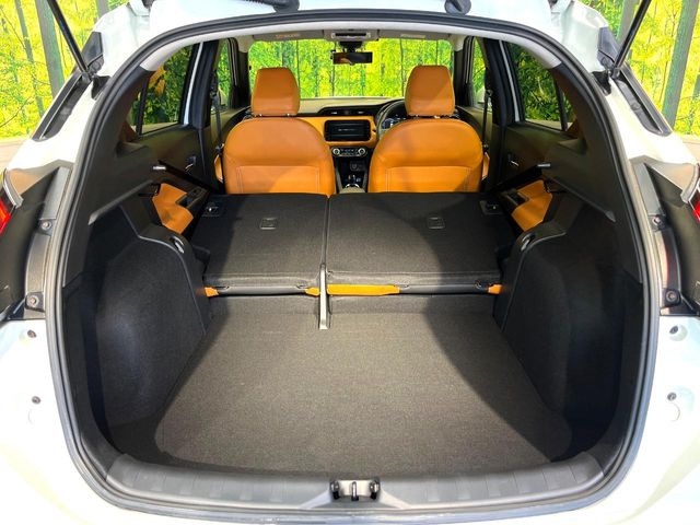 普段のお買い物や通勤、送迎等に十分な荷室スペースを確保しております。セカンドシートを倒すと、大きな荷物の積載も可能です♪