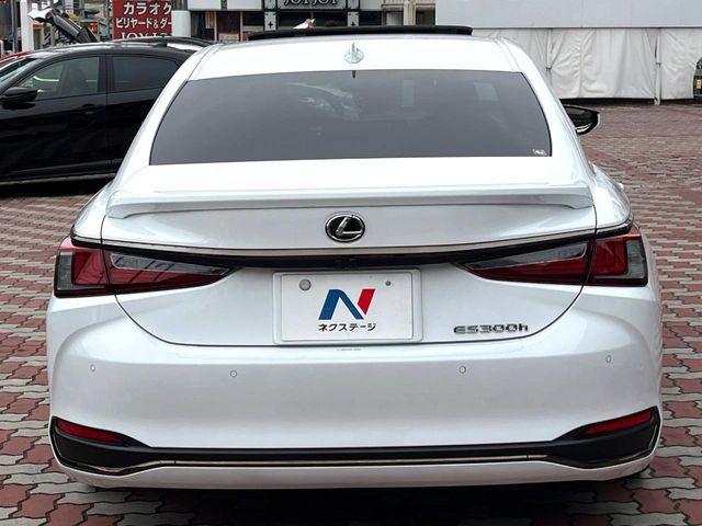 安心の最長10年・走行無制限保証(有償)をご用意。保証内容も充実はもちろん、無料点検&オイル交換や、年中無休の全国・24時間ロードサービスも付帯されておりますのでご安心下さい。