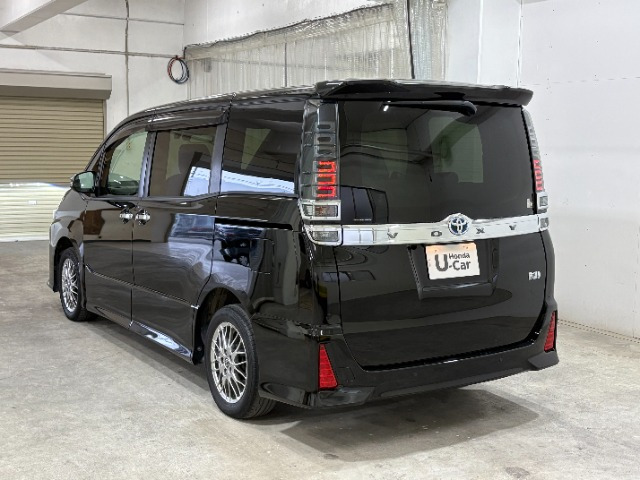 ヴォクシー1.8 ハイブリッド ZS 煌III