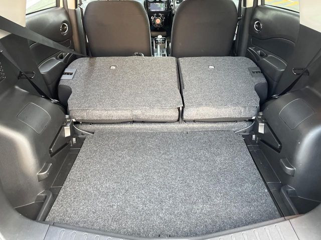 ���i�̂���������ʋ΁A���}���ɏ\���ȉ׎��X�y�[�X���m�ۂ��Ă���܂��B�Z�J���h�V�[�g��|���ƁA�傫�ȉו��̐ύڂ��\�ł���