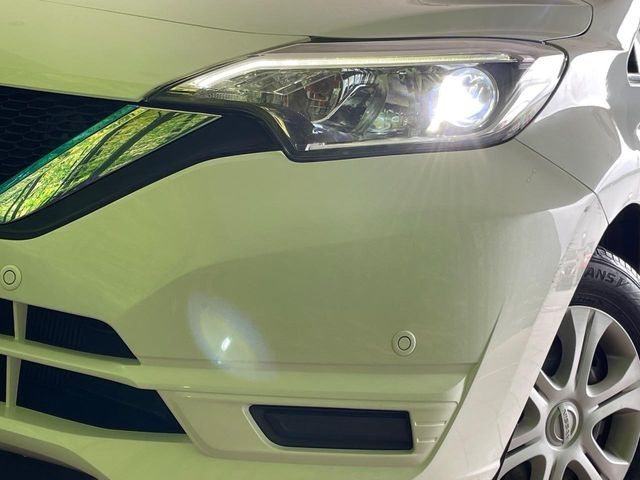 �y�V�[�P���V�����^�[�������v�t��LED�w�b�h���C�g�z�l�C�́w�����E�B���J�[�x�t����LED�w�b�h���C�g�𑕔��􍂋����͂������A�_�����͑��݊������Ղ�ő��Ԃ�����F������₷�����S�ł��B