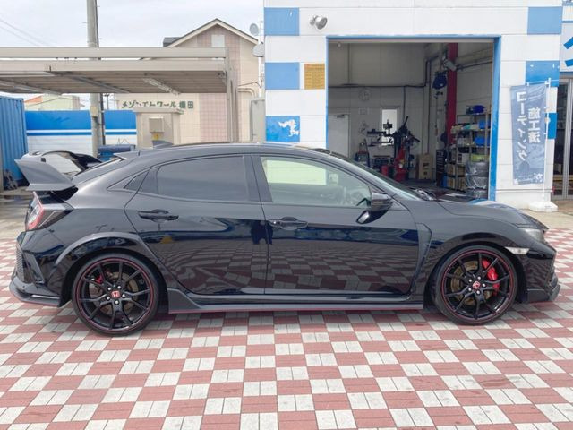 �������x�̃K���X�疌�ŝ����͂������A�㎿�ȃc���E����������B���O����_���J�����؂Ȉ��Ԃ�ی삵�A�F�����E�򉻂�h�~�B�u�e�X�v���b�V���R�[�g�v�A�u�e�v���~�b�T�R�[�g�v���炨�I�т��������܂��B