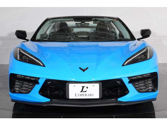 ���s�b�h�u���[�́A�N�₩�Ő[�݂̂���u���[�������̃J���[�ł��B���̊p�x��V��ɂ���Ĕ����ɕ\���ς��郁�^���b�N�h�����A�X�|�[�c�J�[�Ȃ�ł̖͂��������������Ă���܂��B