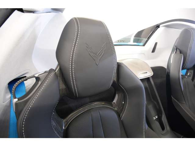 �w�b�h���X�g�ɂ́A�u�����h�A�C�f���e�B�e�B���ے�����G���{�X���H���{����Ă��܂��B�V�[�g�ɍ������u�Ԃ�����ʊ������o�B�����ڂ̍����������łȂ��A��G��ɂ��������A�����̍����������ł��܂��B