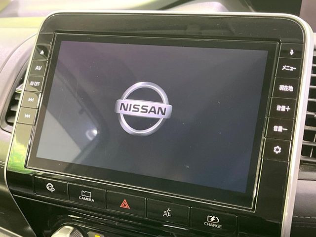 【純正10インチナビ】人気の純正ナビを装備。オーディオ機能も充実しており、Bluetooth接続すればお持ちのスマホやMP3プレイヤーの音楽を再生可能!毎日の運転がさらに楽しくなります!!