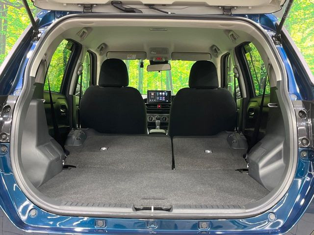 ���i�̂���������ʋ΁A���}���ɏ\���ȉ׎��X�y�[�X���m�ۂ��Ă���܂��B�Z�J���h�V�[�g��|���ƁA�傫�ȉו��̐ύڂ��\�ł���