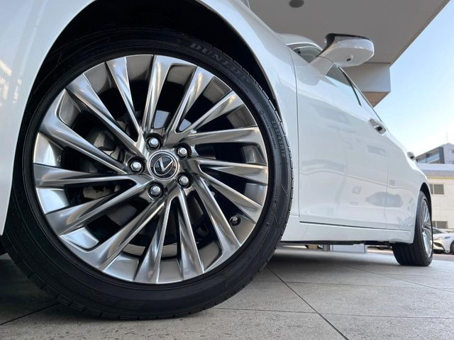 �y�O���[�h��p����18�C���`�A���~�z�C�[���z�f�U�C�����̍��������A���~�z�C�[���𑕒����Ă���܂��B�e��ЊO�A���~�z�C�[����A�X�^�b�h���X�^�C�����戵�����Ă���܂��B���񂲑��k����������