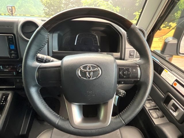 �y�����v�����X�e�A�����O�z�㎿�Ȋv���g�p���邱�ƂŁA��ɂ����������݂ƂĂ��^�]���₷���n���h���ł���