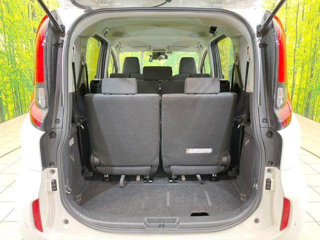 積み下ろしのしやすいデッキにはたっぷりと荷物を積み込んでいただけます。遊びから仕事まで、様々なシーンで頼れます♪