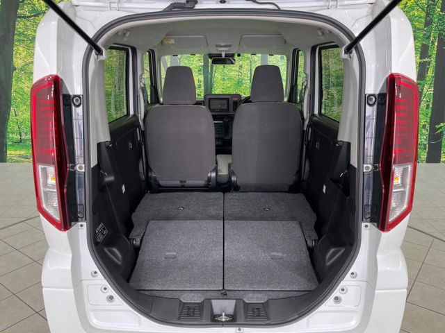 ���i�̂���������ʋ΁A���}���ɏ\���ȉ׎��X�y�[�X���m�ۂ��Ă���܂��B�Z�J���h�V�[�g��|���ƁA�傫�ȉו��̐ύڂ��\�ł���