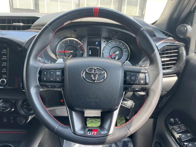 �y�����v�����X�e�A�����O�z�㎿�Ȋv���g�p���邱�ƂŁA��ɂ����������݂ƂĂ��^�]���₷���n���h���ł���