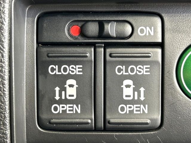 �y�����p���[�X���C�h�h�A�z�X�}�[�g�L�[��^�]�Ȃ̃X�C�b�`�Ō�ȗ����X���C�h�h�A�̊J���\���d��������͂����ăh�A���J����K�v�������A�����Ȃ��q�l�ł��ȒP�ɊJ���߂ł����K�ł���