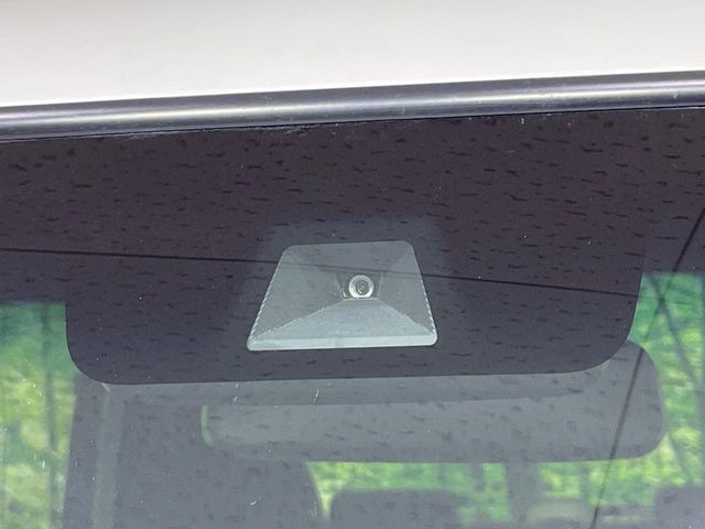 �y�z���_�Z���V���O�z���s���ɑO���̎ԗ�����F�����A�Փ˂������Ȏ��͌x��ƃu���[�L�ŏՓˉ���Ɣ�Q�y�����A�V�X�g�B�����S�Ƀh���C�u�����y���݂��������܂��B