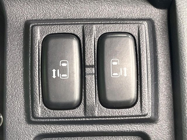 �y�����X���C�h�h�A�z���ԏ�ŗׂ̎ԂƂ̊Ԋu���������ɂ������A�X���C�h�h�A�Ȃ���S!�h�A�I�[�v������������炸�A�J�������L���̂ŏ��~�肪�Ƃ��Ă��ȒP�ł��B�傫�ȉו��̏o���������Ȃ���\��