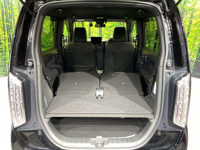 ���i�̂���������ʋ΁A���}���ɏ\���ȉ׎��X�y�[�X���m�ۂ��Ă���܂��B�Z�J���h�V�[�g��|���ƁA�傫�ȉו��̐ύڂ��\�ł���