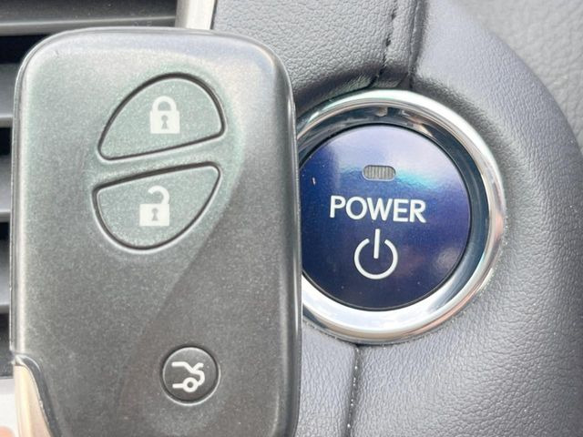 �y�X�}�[�g�L�[�z�J�o����|�P�b�g�ɓ��ꂽ�܂܂ł��h�A�̎{���E�������\�ȃX�}�[�g�L�[�𑕔��B�G���W���̃I���E�I�t�����J�M�����o���K�v����������Ƃ��Ă��֗��ł���