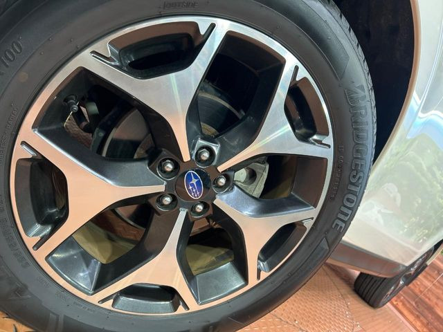 �y����18�C���`�A���~�z�C�[���z�O�ςɃ}�b�`���������A���~�z�C�[���𑕒����Ă���܂��B�e��ЊO�A���~�z�C�[����A�X�^�b�h���X�^�C�����戵�����Ă���܂��B���񂲑��k����������