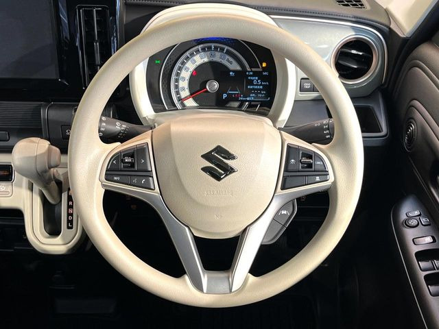 【ステアリングスイッチ】運転中、前方から目線をそらすことなく、オーディオ等の操作が可能な便利機能!安心&快適なドライブを演出してくれます♪