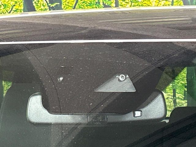 �y�X�}�[�g�u���[�L�T�|�[�g�z���s���ɑO���̎ԗ�����F�����A�Փ˂������Ȏ��͌x��ƃu���[�L�ŏՓˉ���Ɣ�Q�y�����A�V�X�g�B�����S�Ƀh���C�u�����y���݂��������܂��B