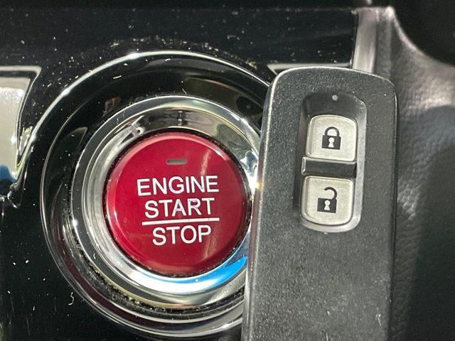 �yHonda�X�}�[�g�L�[�z�J�o����|�P�b�g�ɓ��ꂽ�܂܂ł��h�A�̎{���E�������\�ȃX�}�[�g�L�[�𑕔��B�G���W���̃I���E�I�t�����J�M�����o���K�v����������Ƃ��Ă��֗��ł���