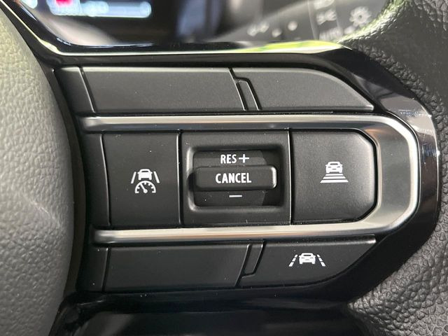 【アダプティブクルーズコントロール】高速道路での長距離走行が楽に!!自動で速度を保つクルーズコントロールが、衝突軽減システムと連携し、前方の車両を感知して車間を保つように速度調節してくれます!!